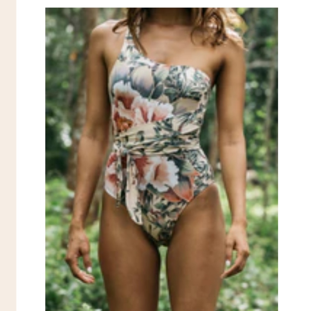 NWOT One Shouldered Floral One Piece 🌸